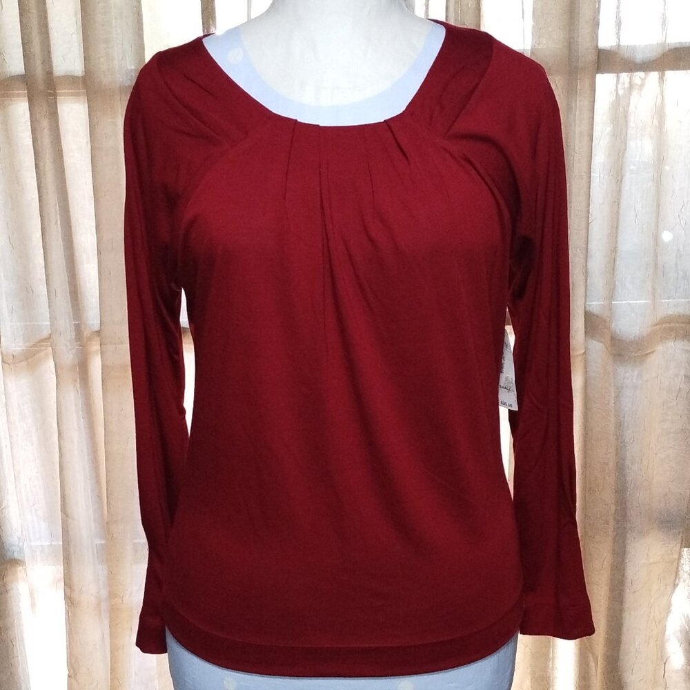 CLEARANCE Women a.n.a. Rustic Red Long Sleeve Top NWT (No price) S/CH. $26.00.